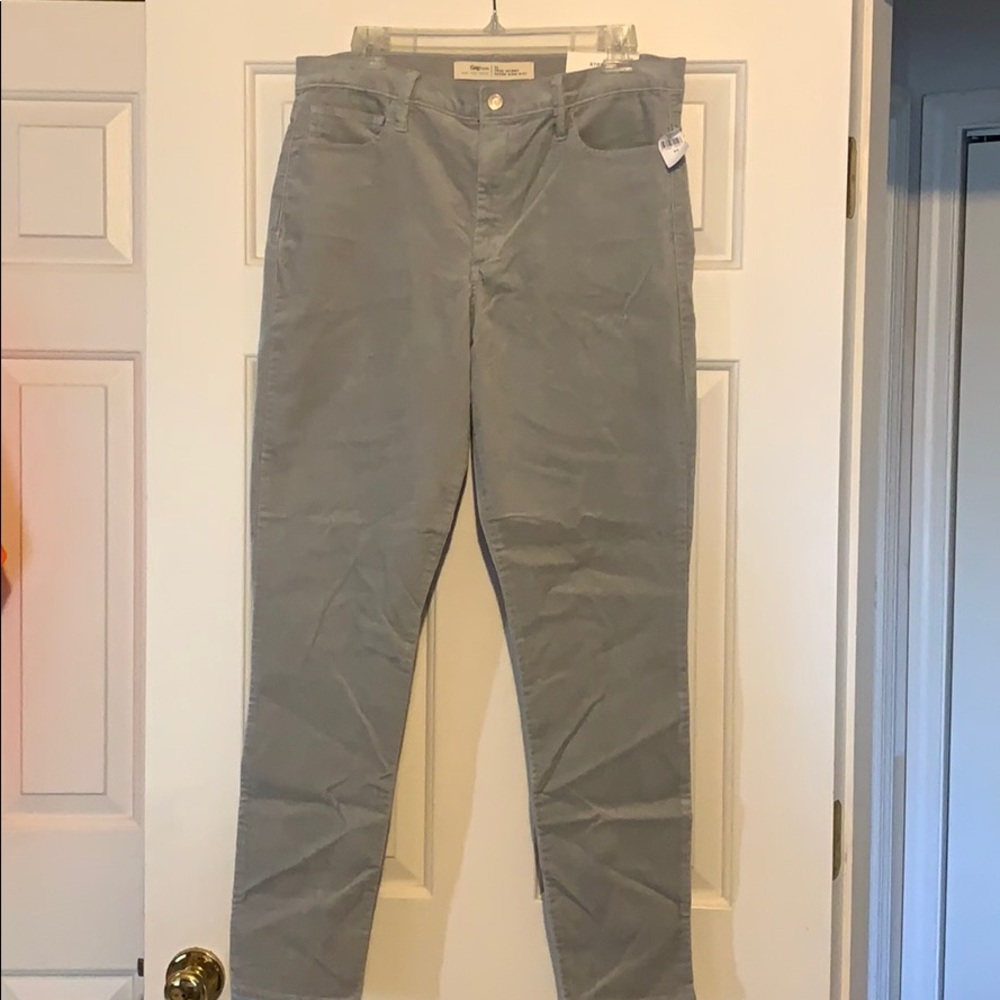 Gap women’s size 32 skinny pants